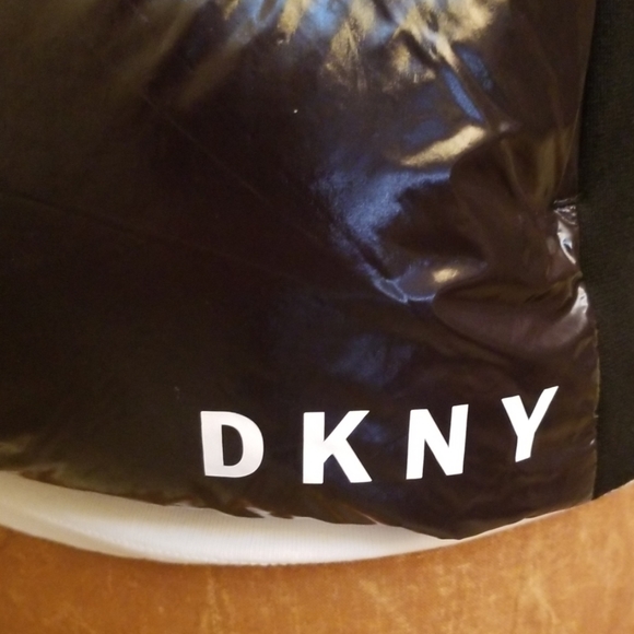 SOLD WOMENS BLACK DKNY PUFFER VEST SIZE S - Picture 6 of 8